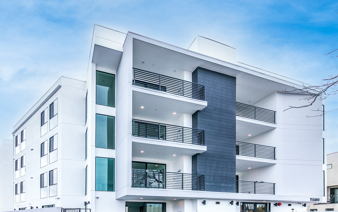 Emelita Apartments in North Hollywood, CA - Building Photo