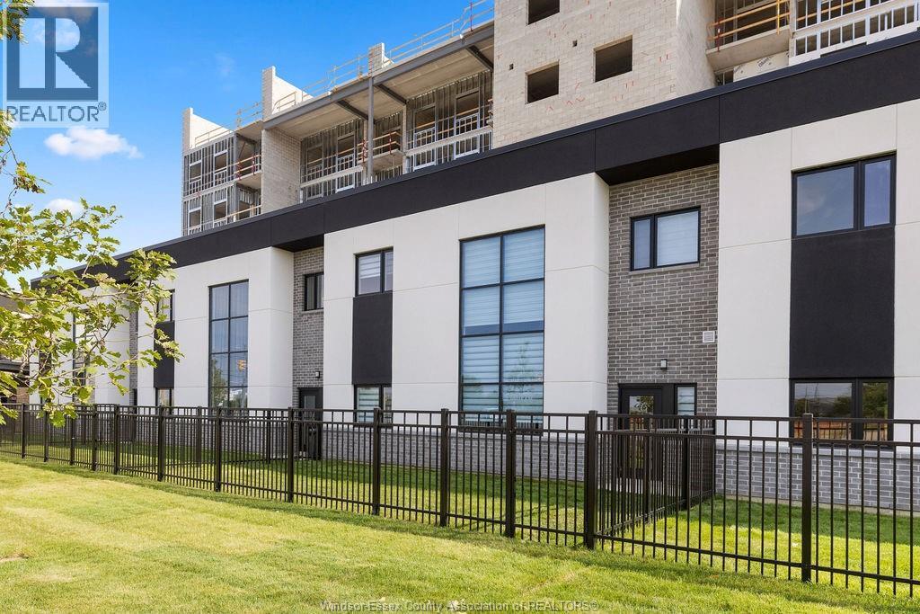 4400 Laurier Pkwy in Lasalle, ON - Building Photo