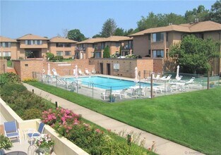 350 Grovers Ave in Bridgeport, CT - Building Photo - Building Photo
