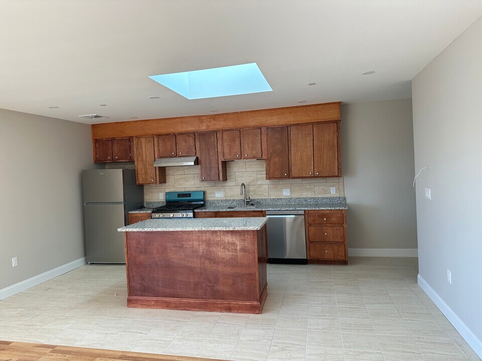 164 Broadway, Unit 1 in Revere, MA - Building Photo