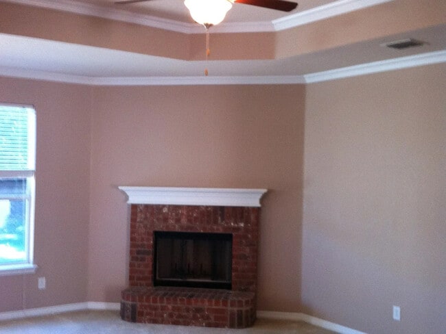 2217 Summer Brook Dr in Weatherford, TX - Building Photo - Building Photo