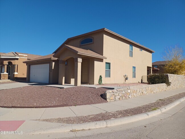 2300 Honey Dew St in El Paso, TX - Building Photo - Building Photo