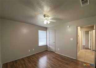 3210 Toledo Dr in Killeen, TX - Building Photo - Building Photo