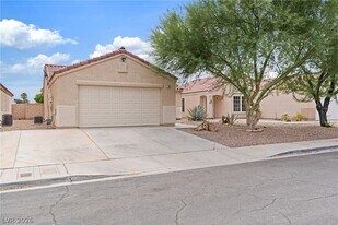 749 Salt Flats Cir in Henderson, NV - Building Photo