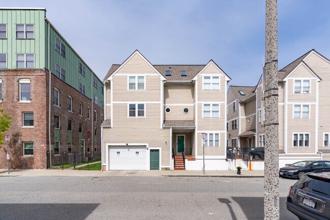 122-136 W 7th St in Boston, MA - Building Photo - Building Photo