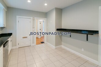 58 Saunders St in Boston, MA - Building Photo - Building Photo