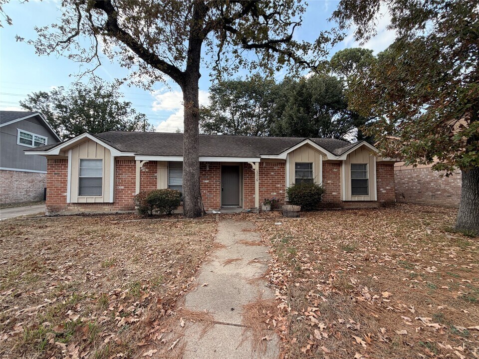 13015 Shady Knoll Ln in Cypress, TX - Building Photo