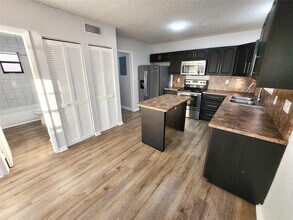 513 S Ocean Dr in Hollywood, FL - Building Photo - Building Photo