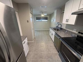 3815 NW Huntsboro St, Unit 101 in Lake City, FL - Building Photo - Building Photo