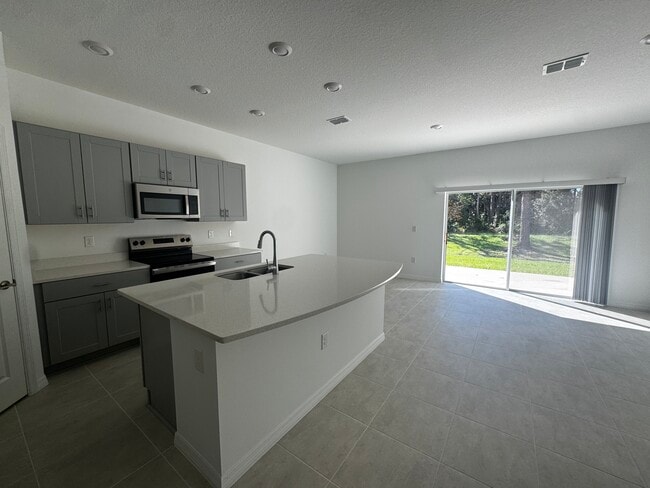 202 River Front Way in Edgewater, FL - Building Photo - Building Photo