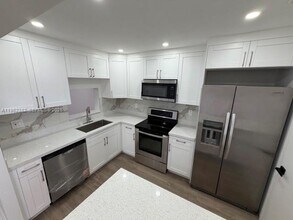 13725 SW 84th St in Miami, FL - Building Photo - Building Photo