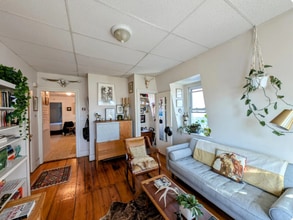 371 Windsor St, Unit 1 in Cambridge, MA - Building Photo - Building Photo