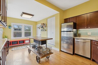 1837 W Eddy St in Chicago, IL - Building Photo - Building Photo