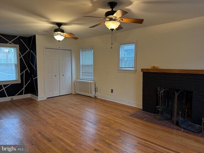 property at 2211 32nd Pl SE