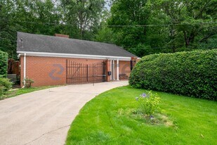 615 Pinecrest Dr in Manchester, GA - Building Photo