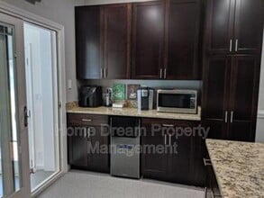 1401 Bragg Rd in Fredericksburg, VA - Foto de edificio - Building Photo