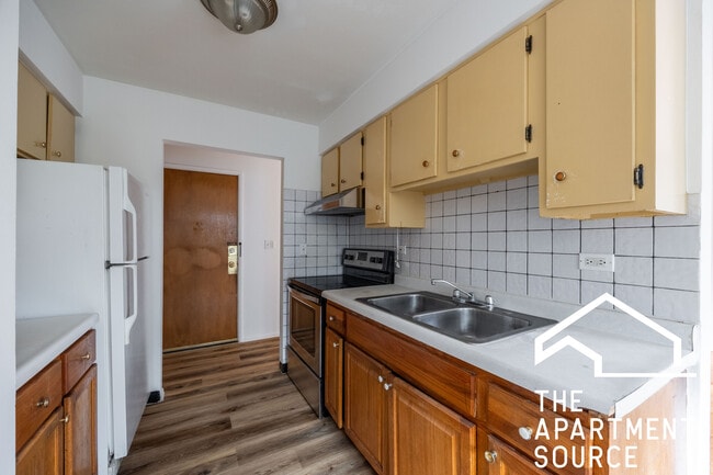 property at 6250 N Kenmore Ave