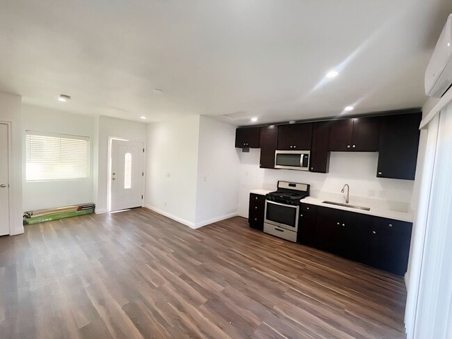 1057 Circle City Dr in Corona, CA - Building Photo - Building Photo