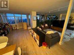 3100 Kirwin Ave in Mississauga, ON - Building Photo - Building Photo