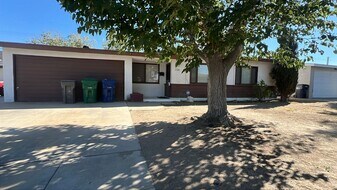 1720 E Ave Q-6 in Palmdale, CA - Building Photo