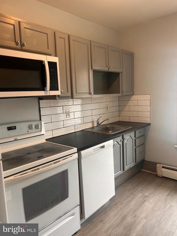 1200 9th St in Eddystone, PA - Foto de edificio - Building Photo