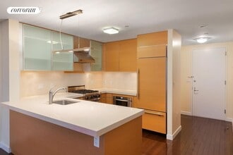 462 W 58th St in New York, NY - Building Photo - Building Photo