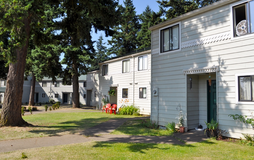 Powellhurst Woods in Portland, OR - Building Photo