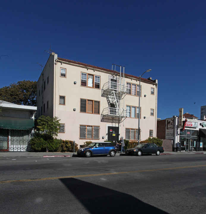 4715 Fountain Ave in Los Angeles, CA - Building Photo