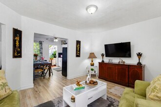 680 SW 7th Ave in Miami, FL - Building Photo - Building Photo
