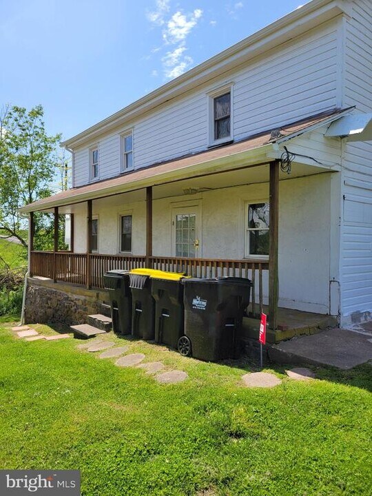 2095 Hosensack Rd in Palm, PA - Building Photo