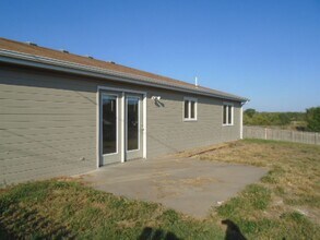 211 William Dr in Ogden, KS - Building Photo - Building Photo