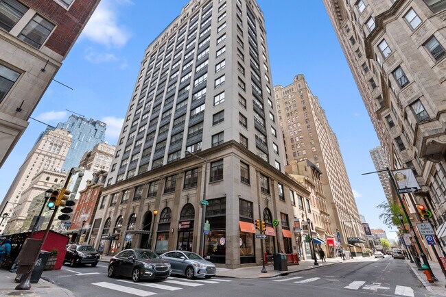 1425 Locust St, Unit 9E in Philadelphia, PA - Foto de edificio - Building Photo