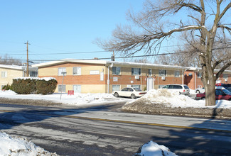 Silver Creek Apartments in Melrose Park, IL - Building Photo - Building Photo