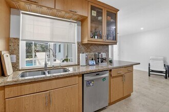 7000 Plantation Rd in Plantation, FL - Foto de edificio - Building Photo