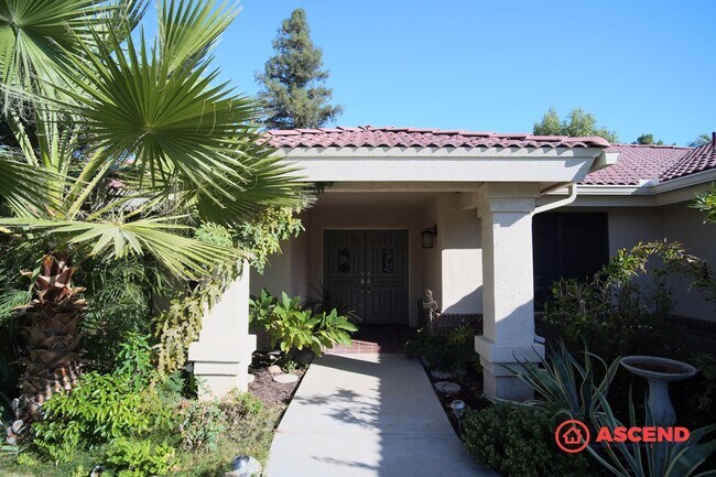 7504 Feather River Dr in Bakersfield, CA - Building Photo - Building Photo