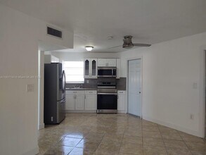 1611 NE Miami Gardens Dr in Miami, FL - Building Photo - Building Photo