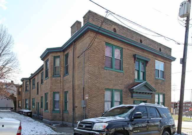 2326 Norwood Ave in Norwood, OH - Foto de edificio - Building Photo