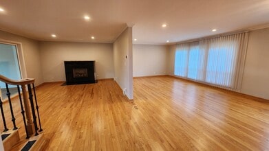 1206 Lynn Terrace in Highland Park, IL - Building Photo - Building Photo