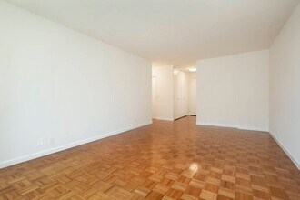 211 W 56th St in New York, NY - Building Photo - Building Photo