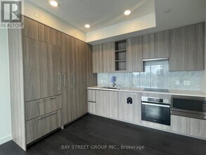 95-2695 McMahon Dr in Toronto, ON - Building Photo - Building Photo