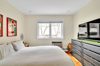 626 Washington St, Unit Apt 1 in Brookline, MA - Foto de edificio - Building Photo