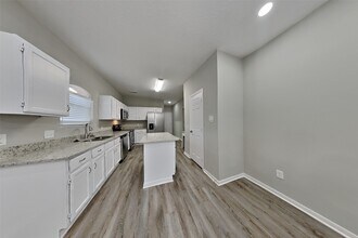 6114 Berkshire Park Dr in Houston, TX - Building Photo - Building Photo