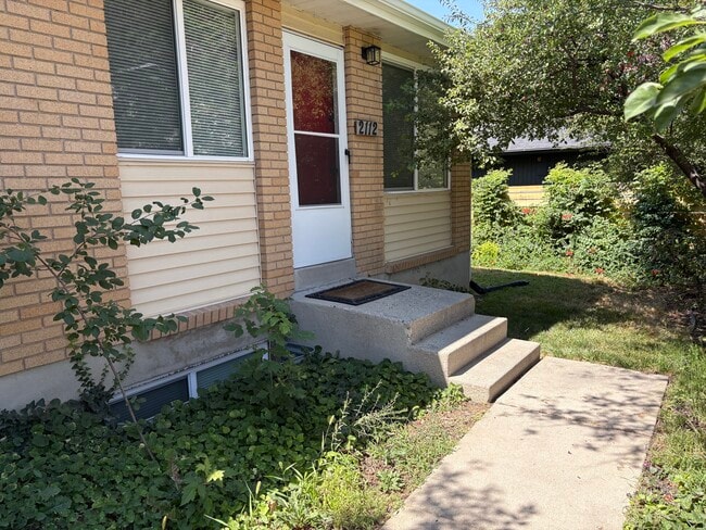 property at 2112 E Donegal Cir