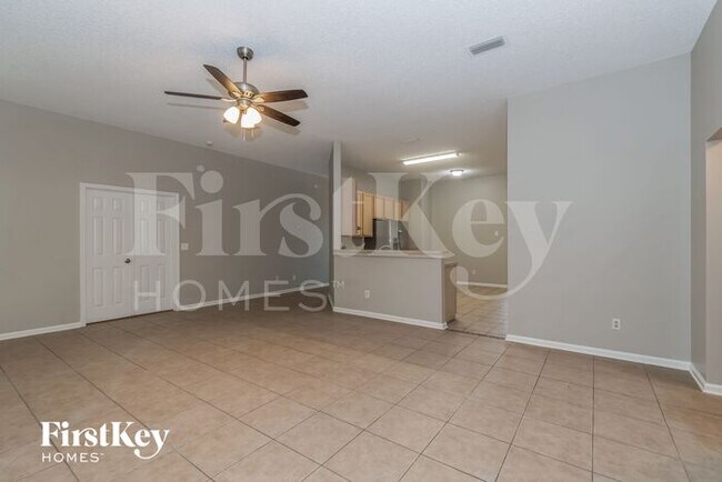 7444 Lake Plantation Ln in Jacksonville, FL - Building Photo - Building Photo