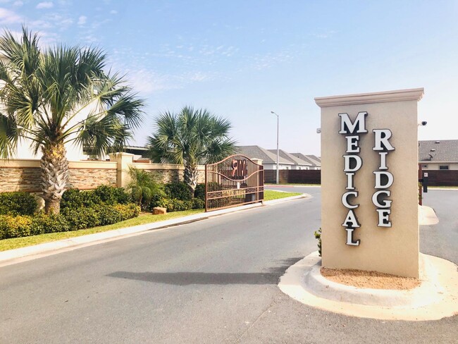 Medical Ridge Apartments in Pharr, TX - Building Photo - Building Photo