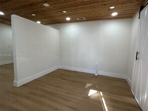 135 E 37th St in Hialeah, FL - Building Photo - Building Photo