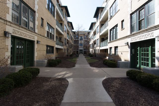 property at 4312 N Clarendon Ave