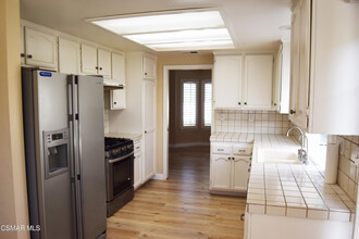 5315 Mark Ct in Agoura Hills, CA - Foto de edificio - Building Photo