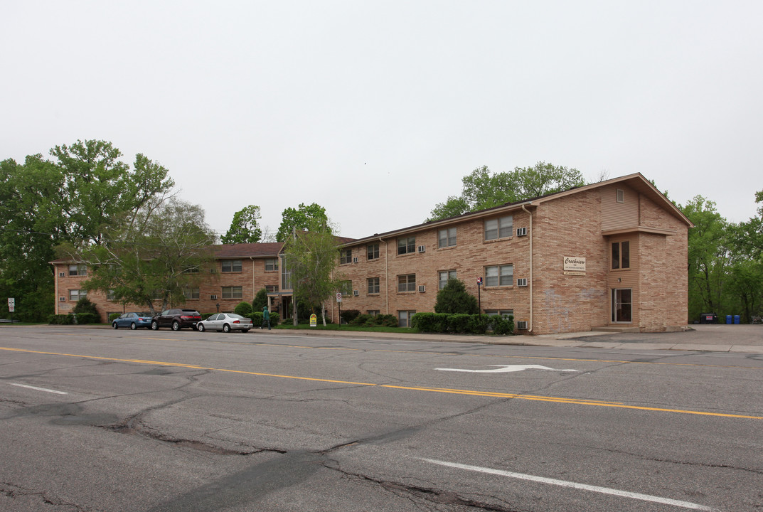 Creekview Apartments in Hopkins, MN - Building Photo