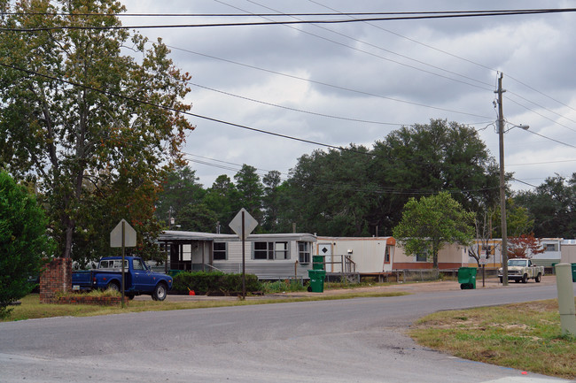 114 Redwood Ave in Niceville, FL - Foto de edificio - Building Photo